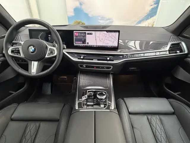 BMW X7 view 7