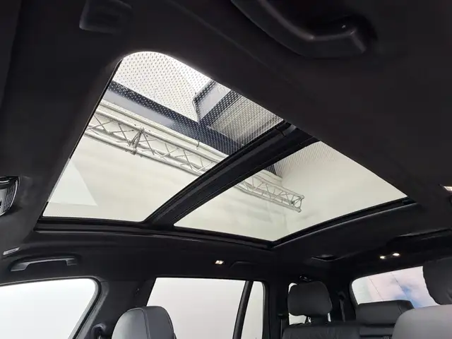 BMW X7 view 14