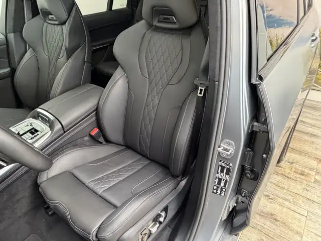 BMW X7 view 15