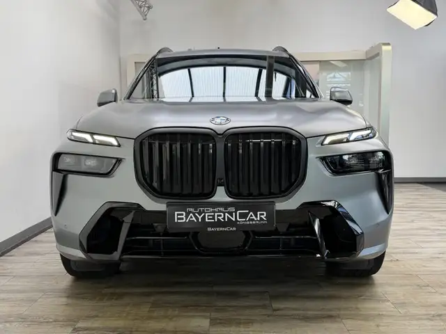 BMW X7 view 2
