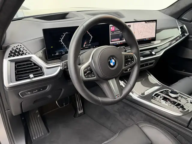 BMW X7 view 8