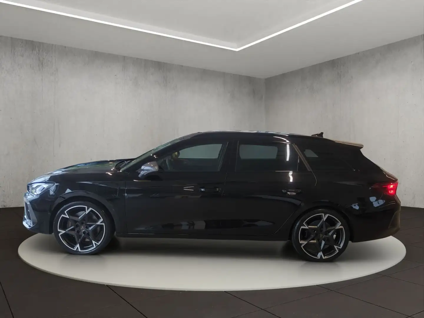 SEAT Leon Sportstourer VZ 1.5e-HYBRID 200 kW (272 PS) Schwarz - 2