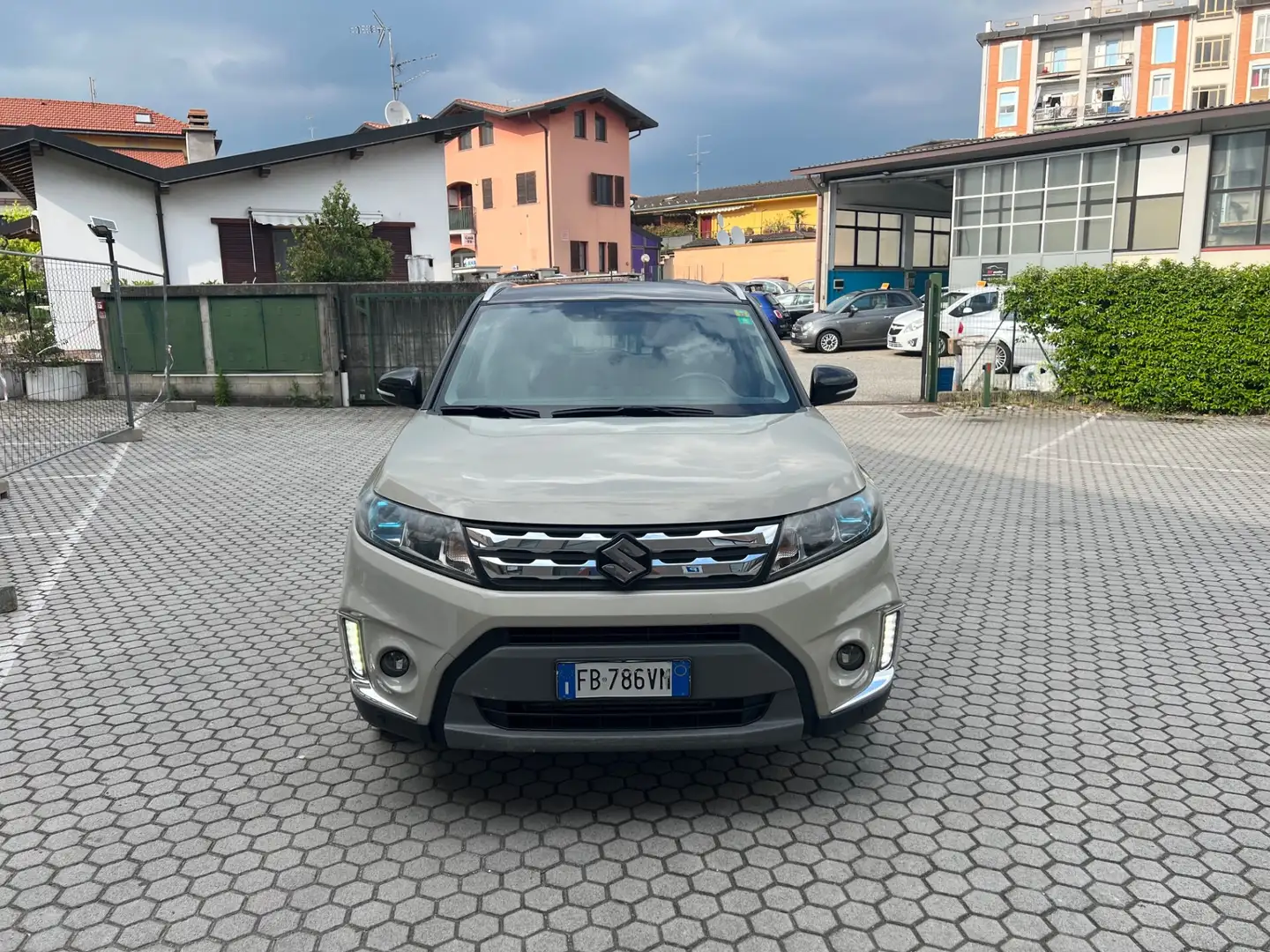 Suzuki Vitara 1.6 DDiS 4WD AllGrip DCT V-Top*GANCIO TRAINO Beige - 2
