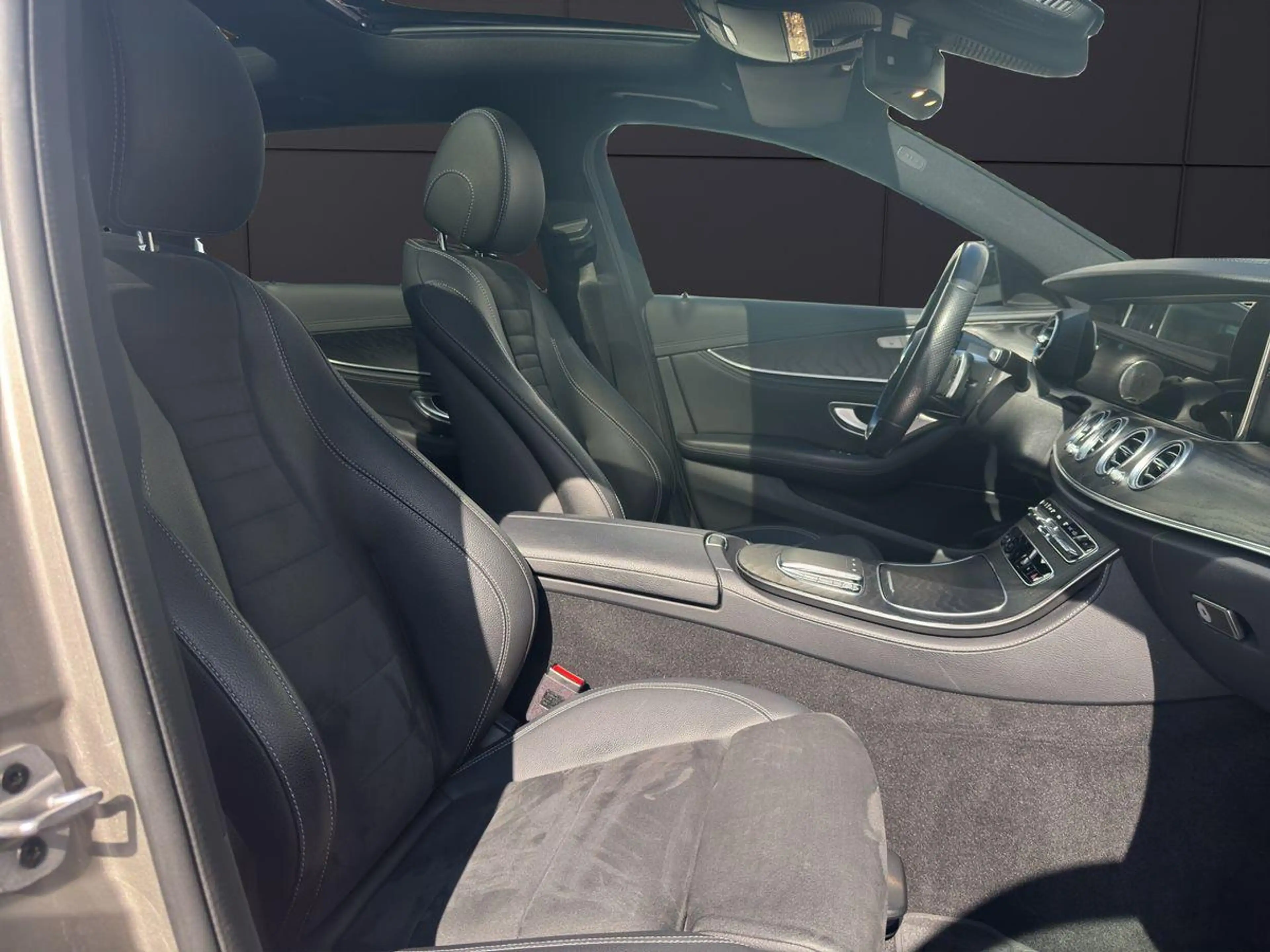 Mercedes-Benz E 220 d AMG Night Burmester Pano MBUX Kamera — photo 9