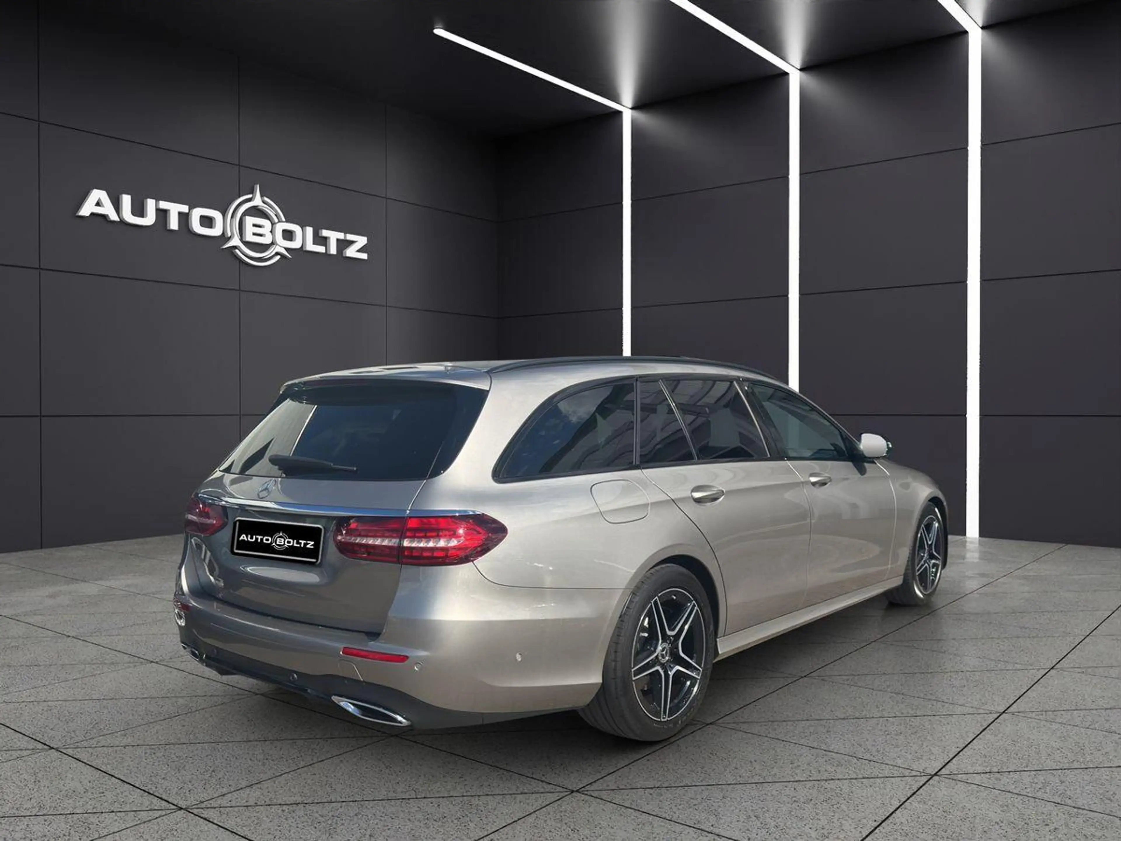 Mercedes-Benz E 220 d AMG Night Burmester Pano MBUX Kamera — photo 6