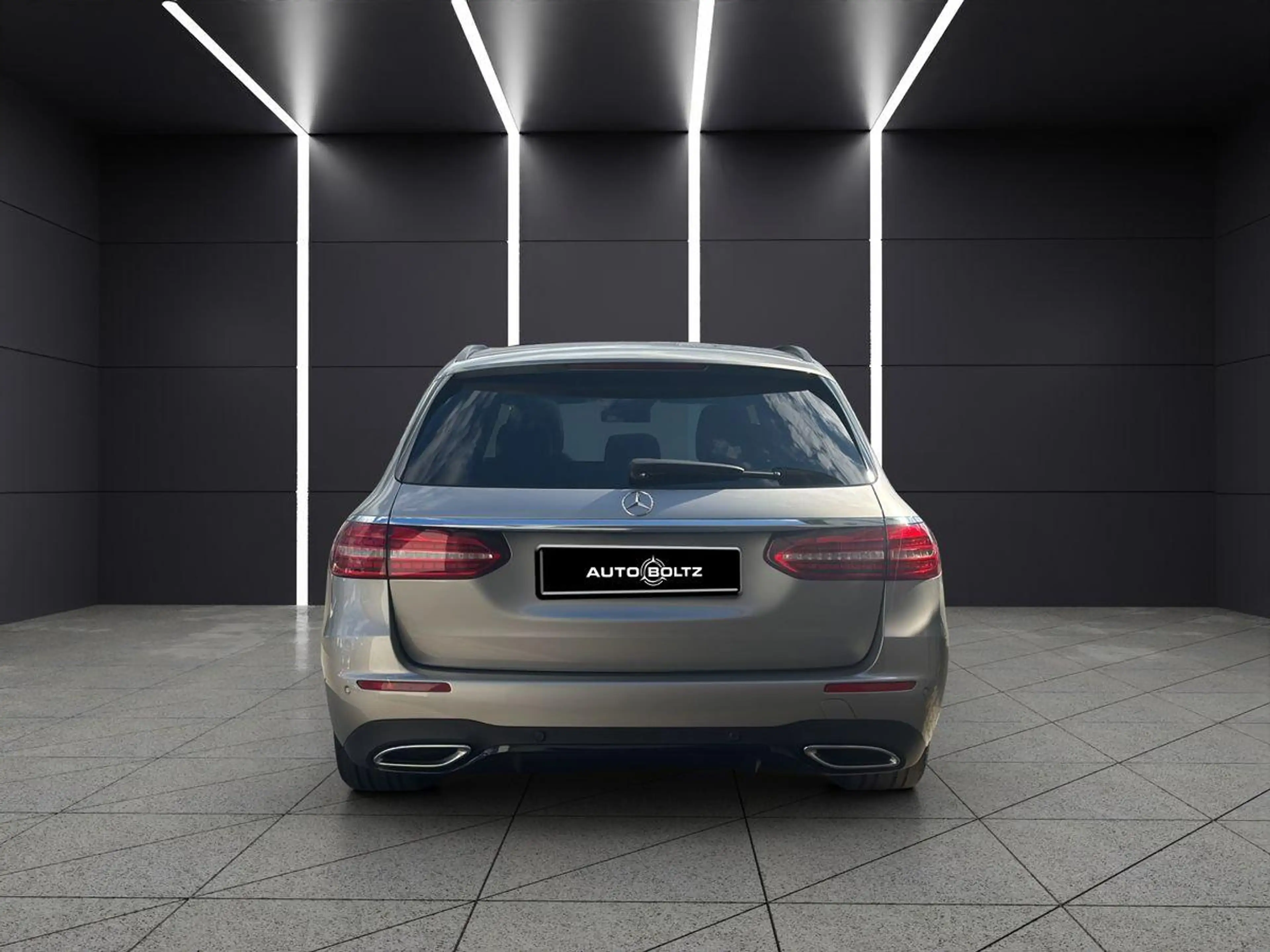 Mercedes-Benz E 220 d AMG Night Burmester Pano MBUX Kamera — photo 5