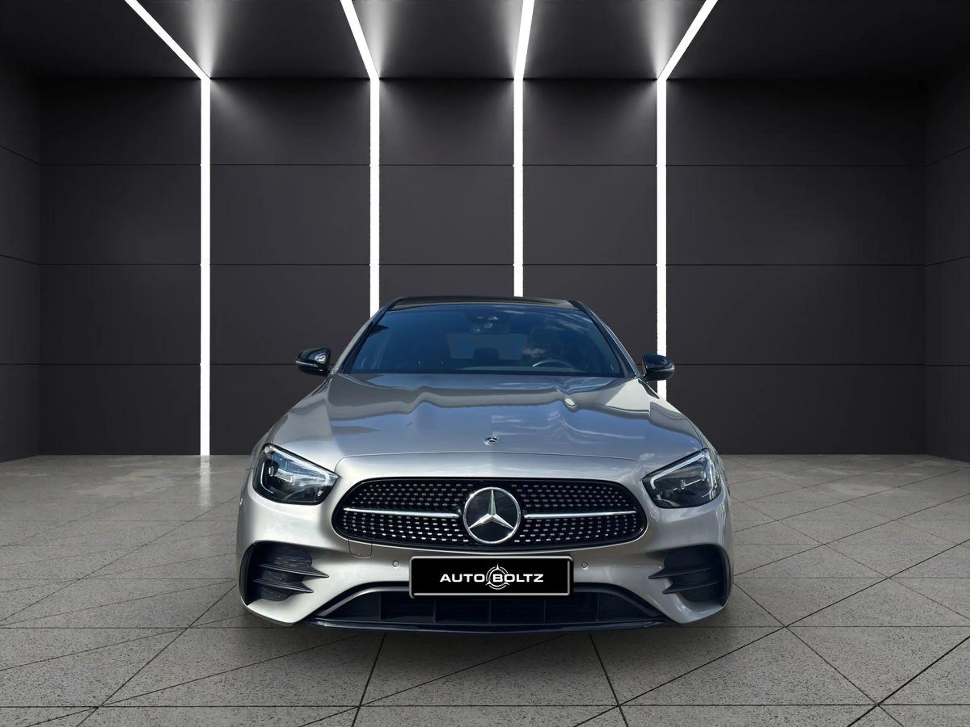 Mercedes-Benz E 220 d AMG Night Burmester Pano MBUX Kamera — photo 2