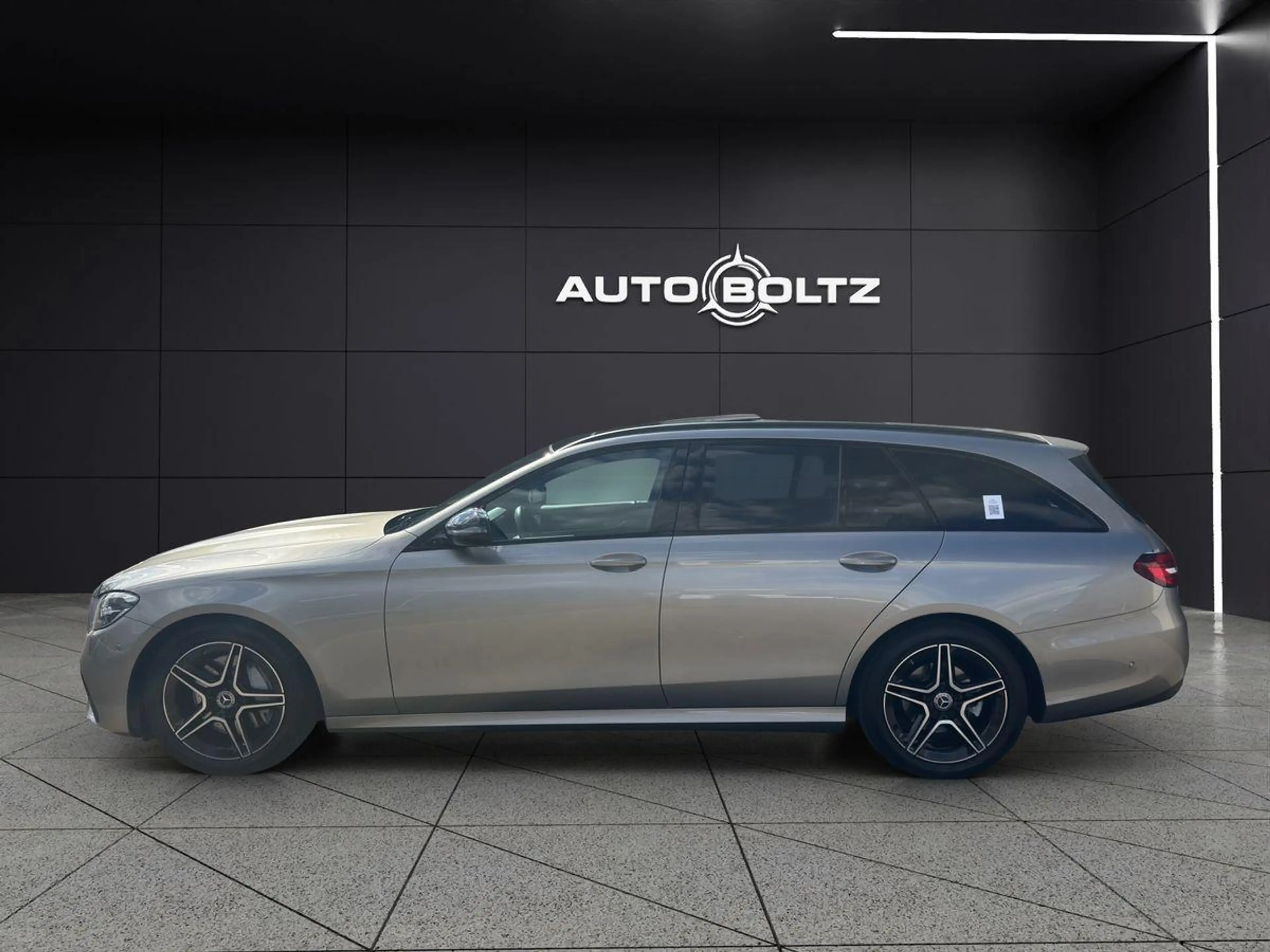 Mercedes-Benz E 220 d AMG Night Burmester Pano MBUX Kamera — photo 3