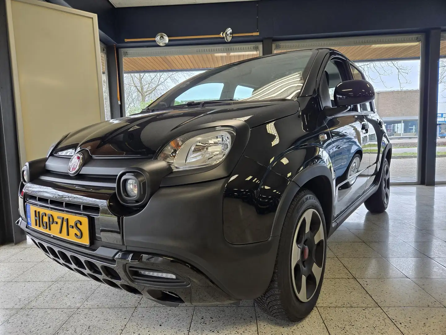 Fiat Panda 1.0 70pk Hybrid City Life Zwart - 1