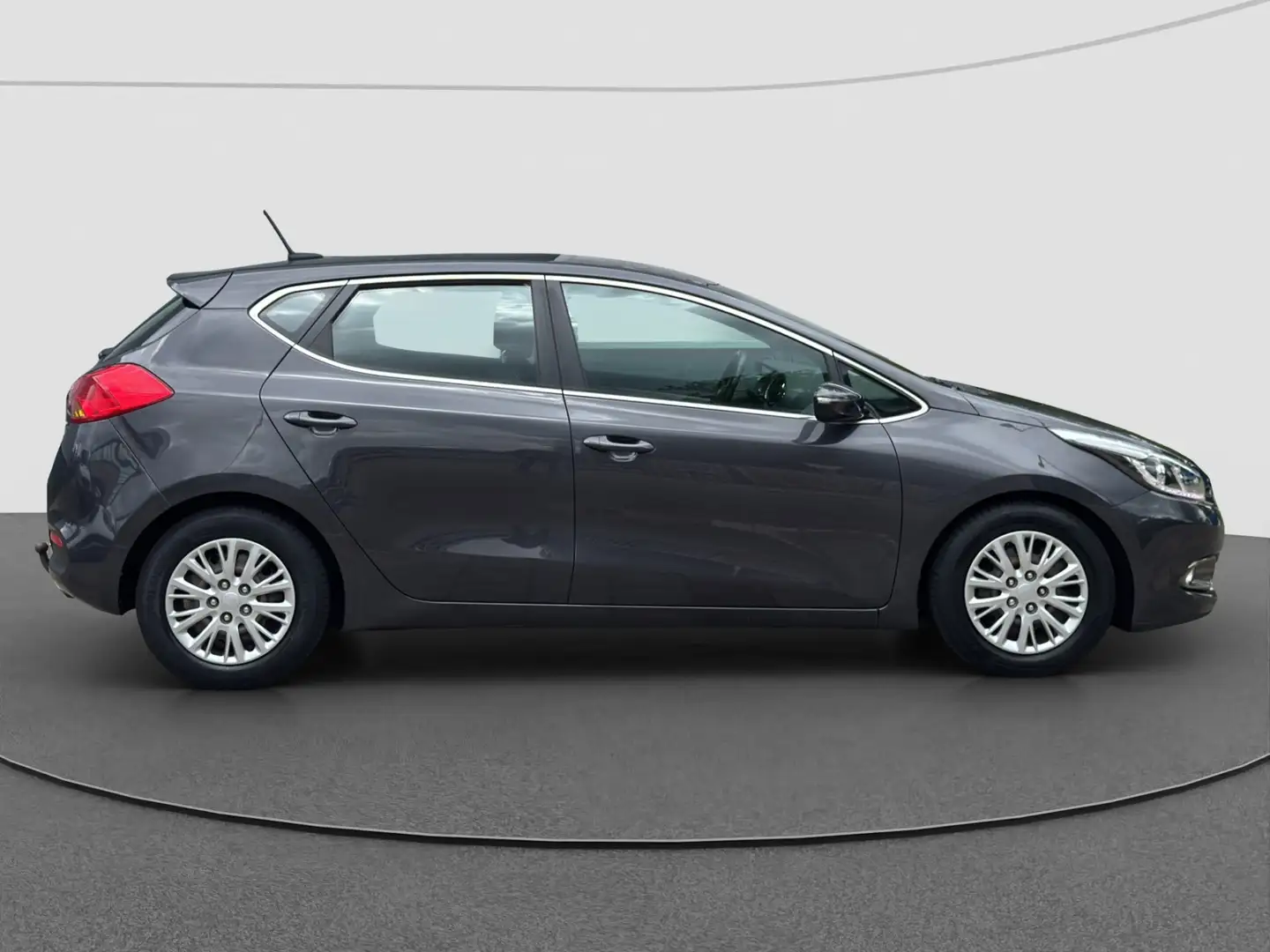 Kia Ceed / cee'd 1.6 GDI Plus Pack | Trekhaak | PDC | Climate siva - 2
