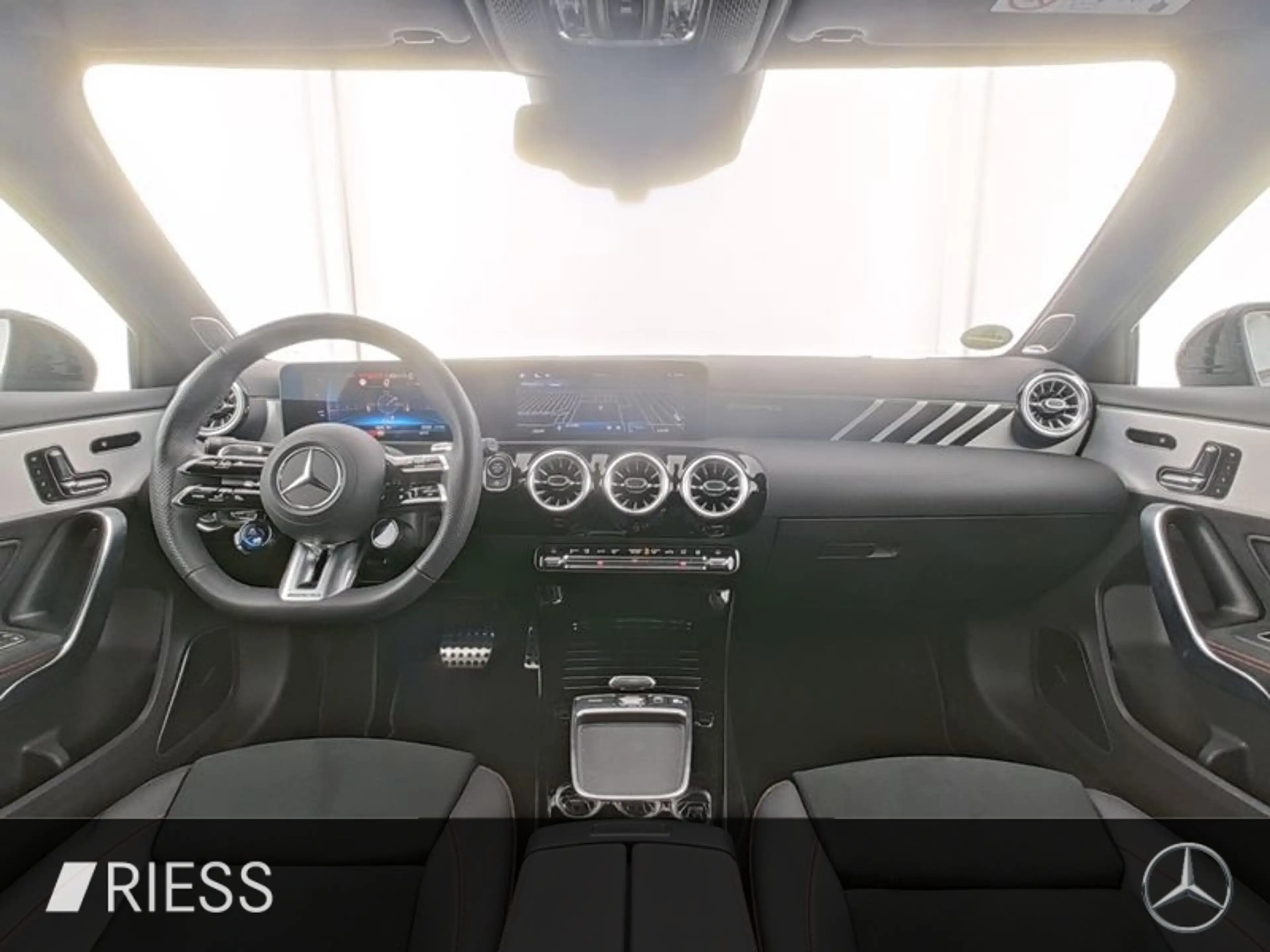 Mercedes-Benz A 35 AMG 4MATIC  Kompaktlimousine 360 ACC AUT LM — photo 7