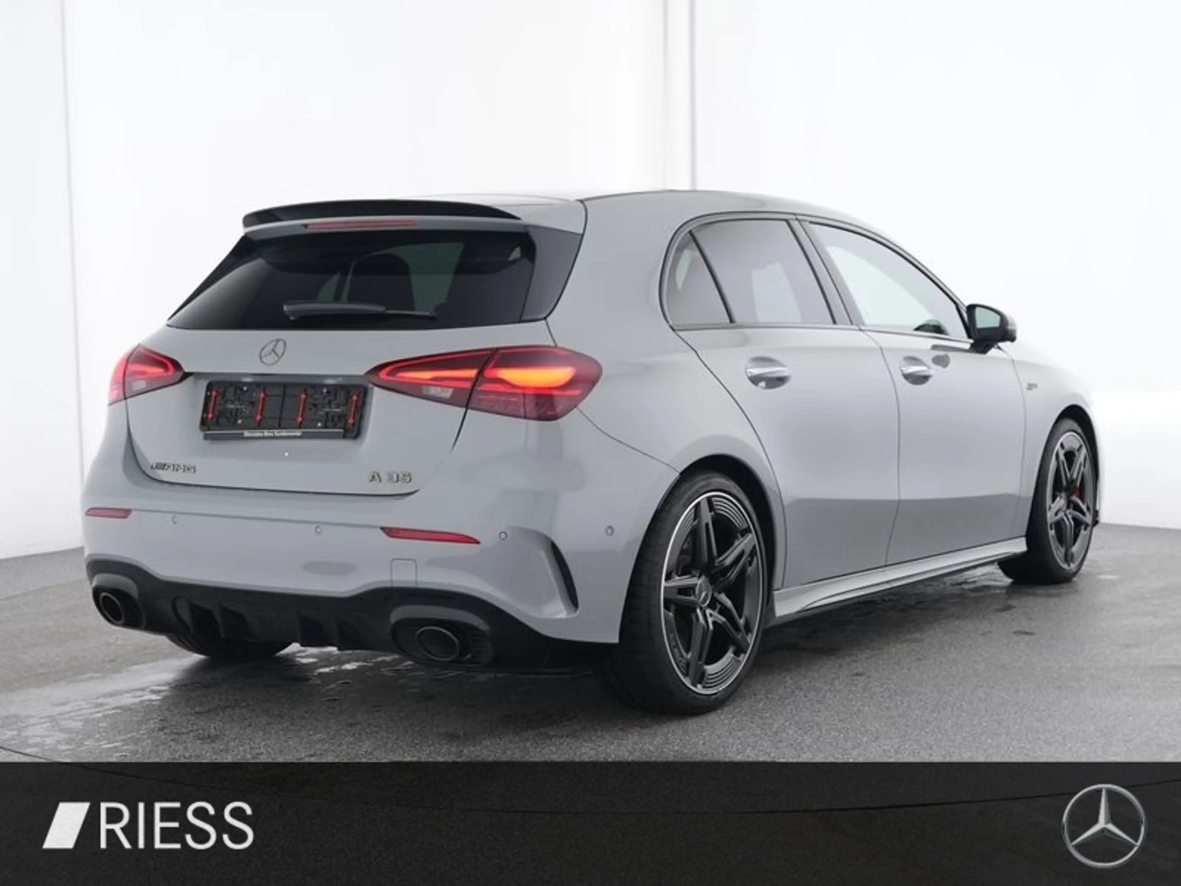 Mercedes-Benz A 35 AMG 4MATIC  Kompaktlimousine 360 ACC AUT LM — photo 3