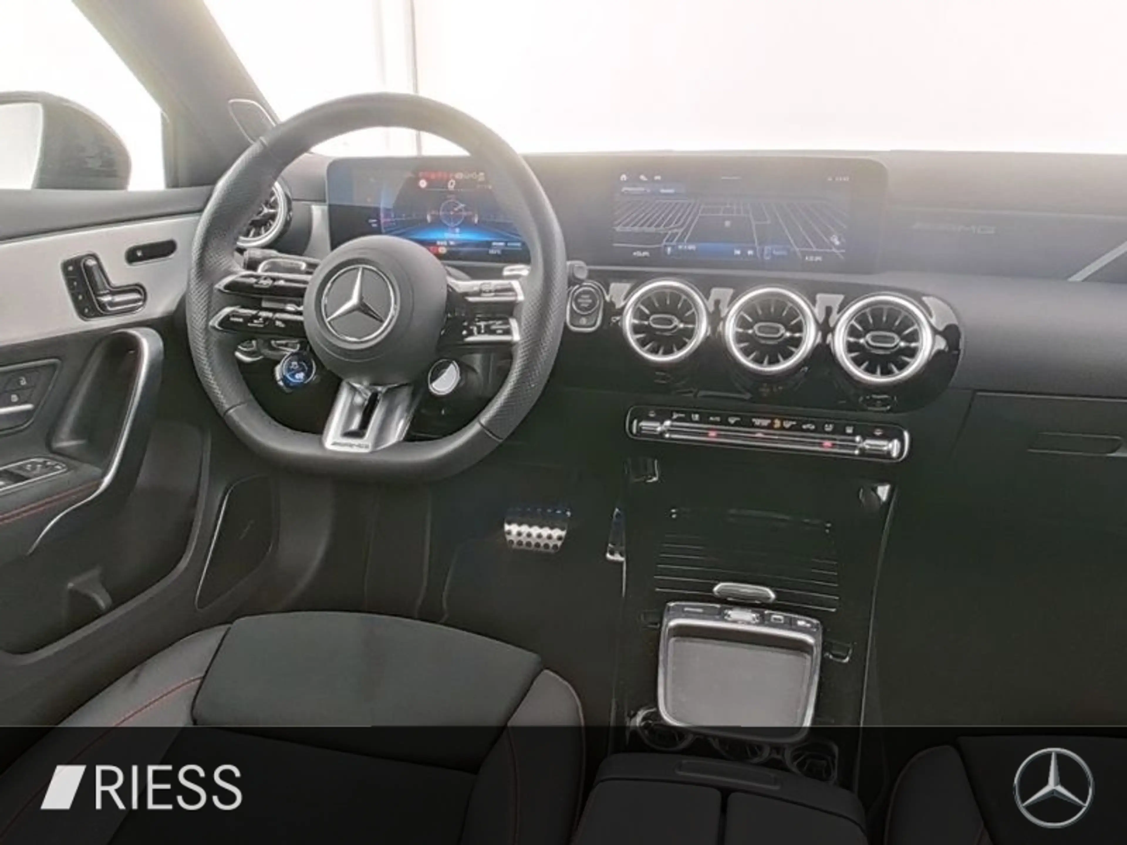 Mercedes-Benz A 35 AMG 4MATIC  Kompaktlimousine 360 ACC AUT LM — photo 6