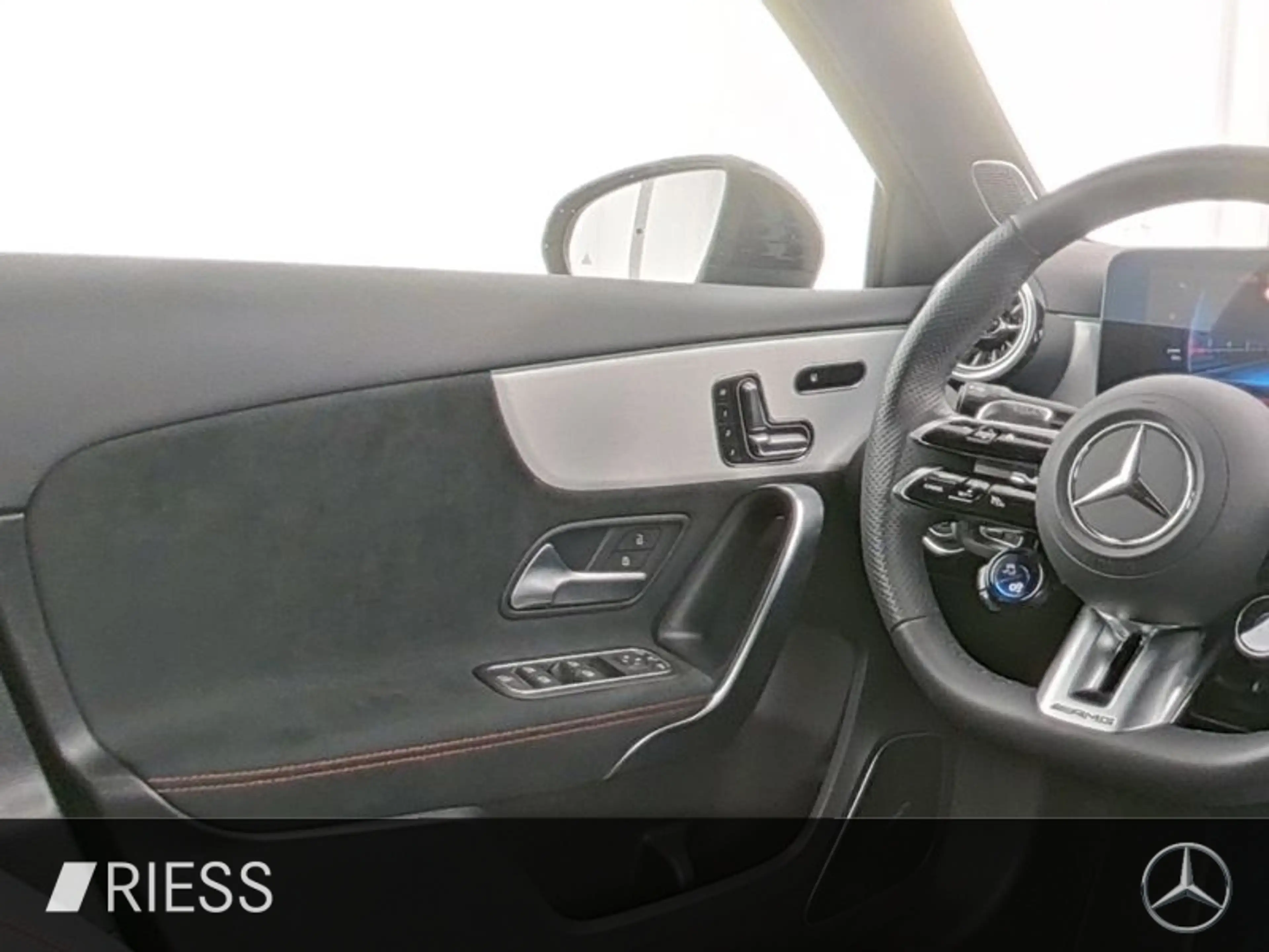 Mercedes-Benz A 35 AMG 4MATIC  Kompaktlimousine 360 ACC AUT LM — photo 9