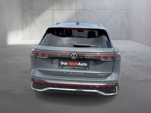 Volkswagen Tiguan view 4