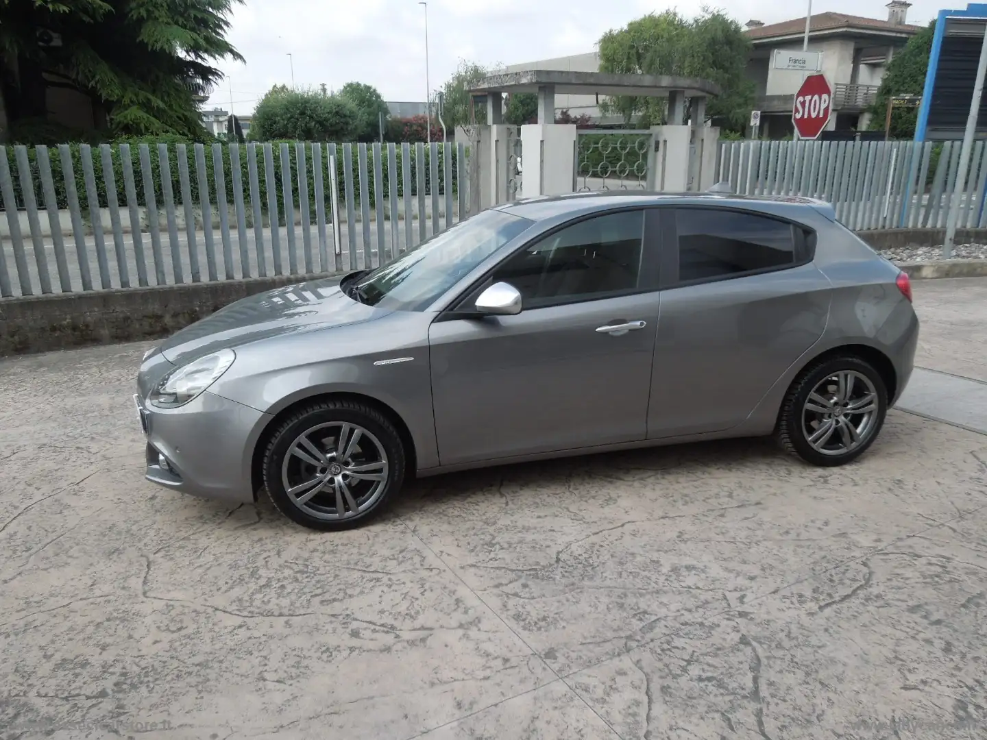 Alfa Romeo Giulietta 1.6 JTDm 120 CV Super Gris - 2