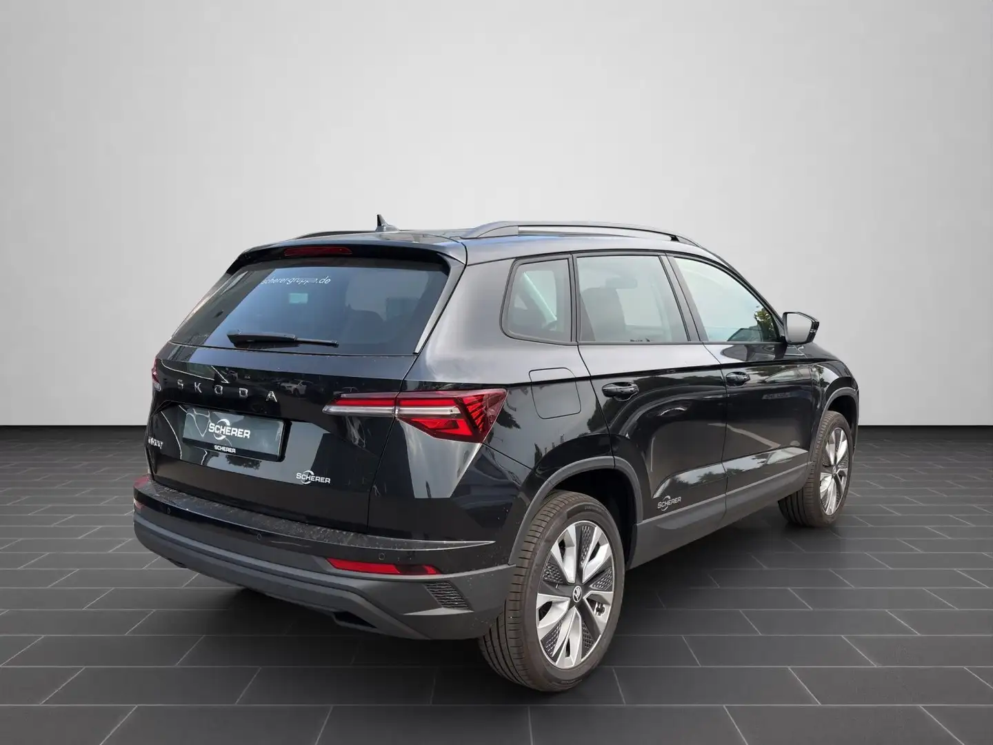 Skoda Karoq Tour 2,0 TDI 110 kW 7-Gang-DSG Schwarz - 2