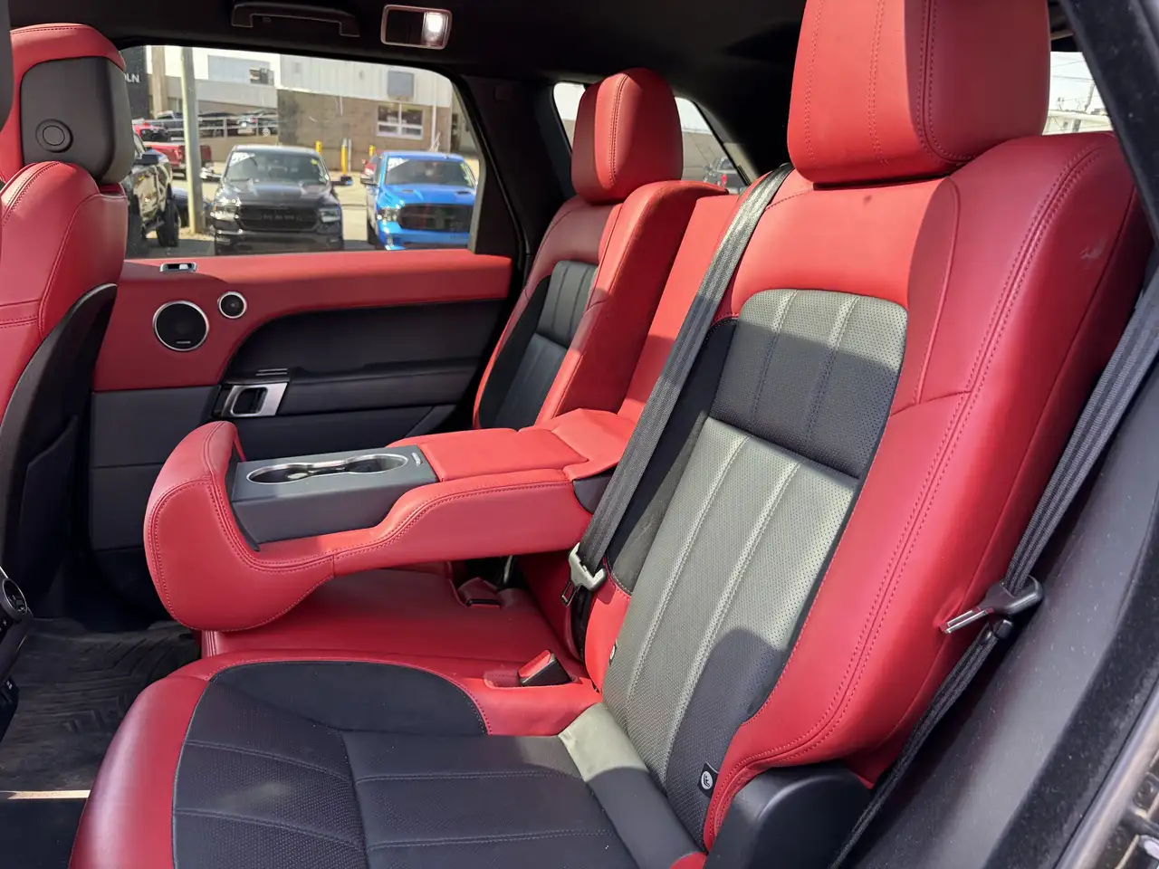 Land Rover Range Rover Sport снимка Land Rover Range Rover Sport