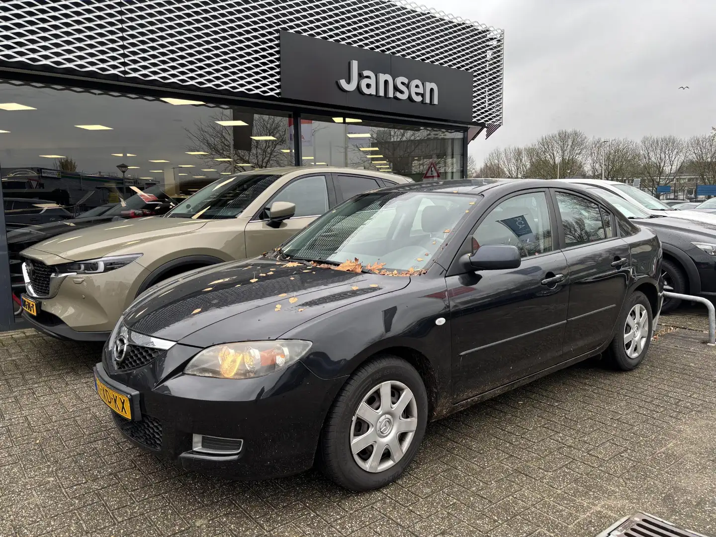 Mazda 3 Sedan 1.6 S-VT Touring , Automaat, Airco, Elektr.R Zwart - 2