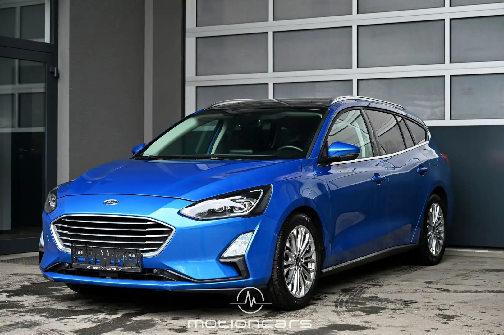 Ford Focus Kombi Turnier 1,0 EcoBoost Hybrid Titanium Picker Blau - 1