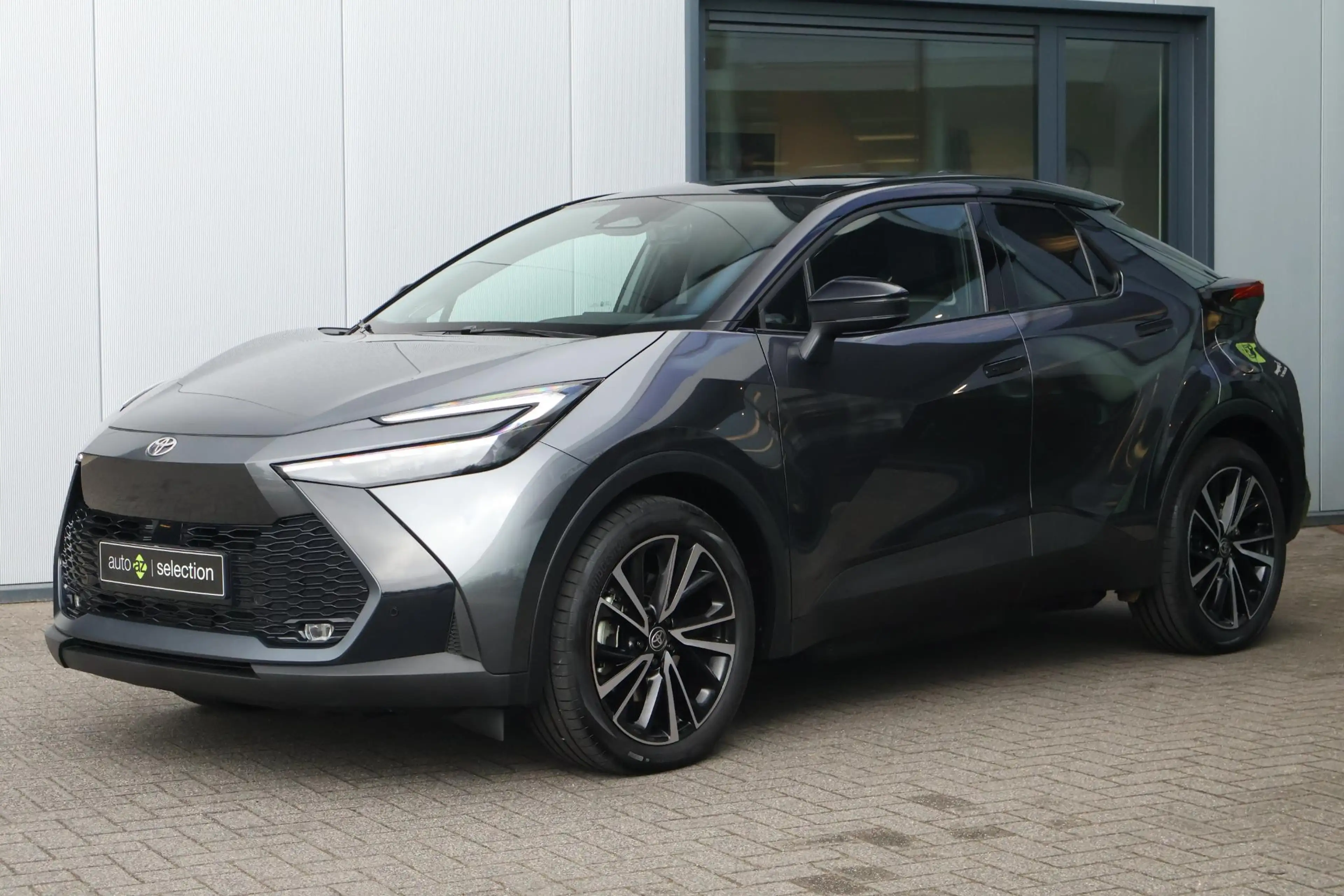 Toyota C-HR 2.0 Plug-in Hybrid 220 Executive / DAB / Cruise / — photo 6