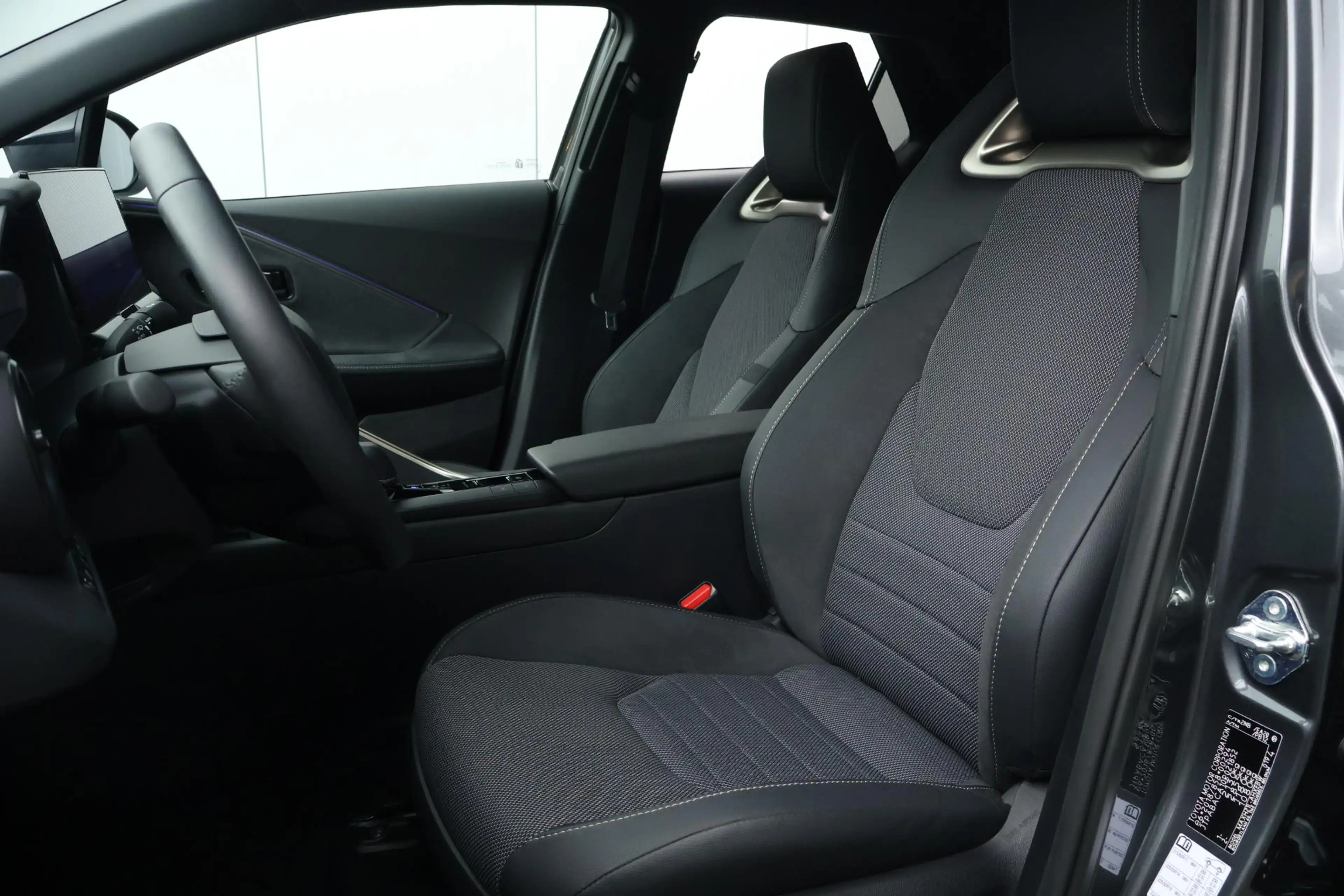 Toyota C-HR 2.0 Plug-in Hybrid 220 Executive / DAB / Cruise / — photo 10