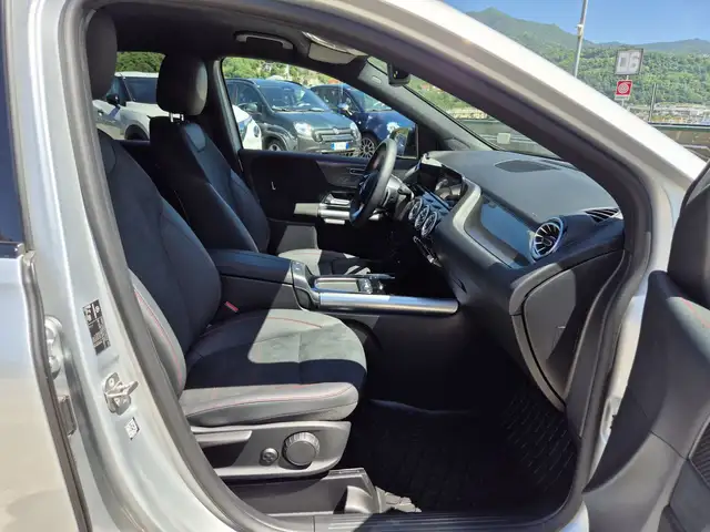 Mercedes-Benz B-Class view 9