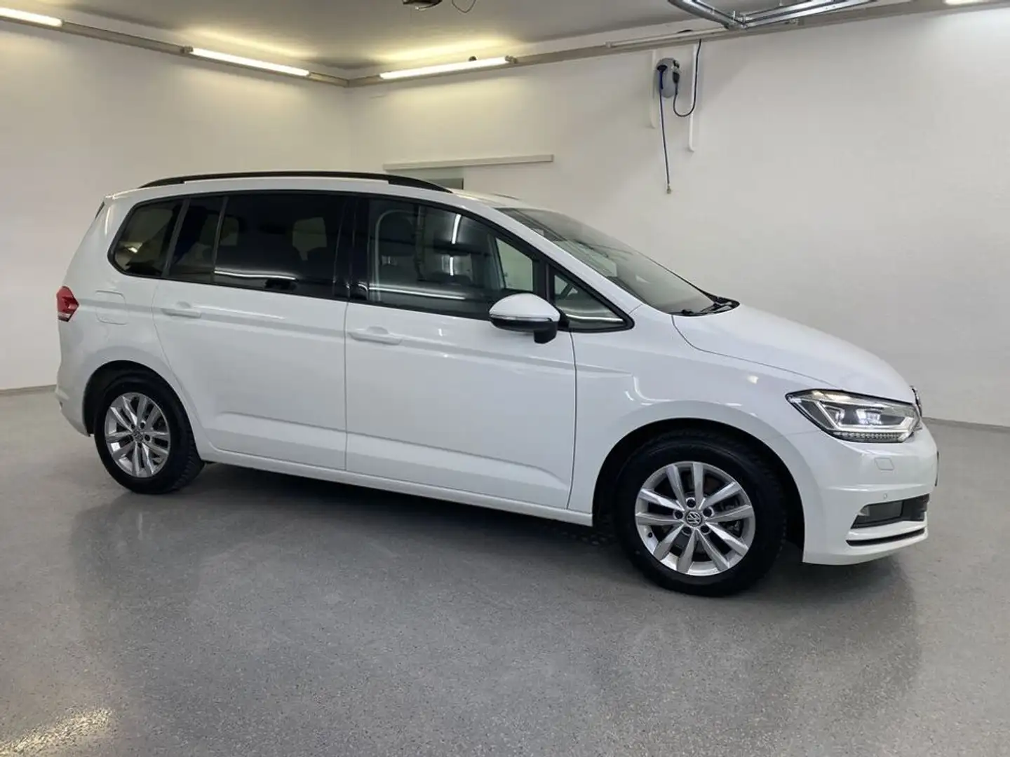 Volkswagen Touran Comfortline 7 Sitzer Weiß - 2