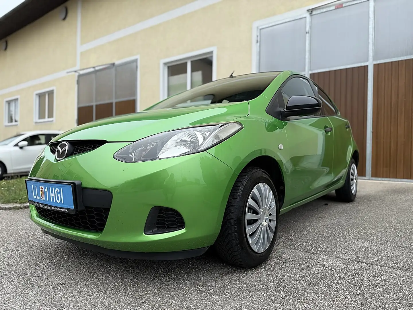 Mazda 2 Mazda2 1,3i CE Plus *Neues Pickerl* Grün - 2