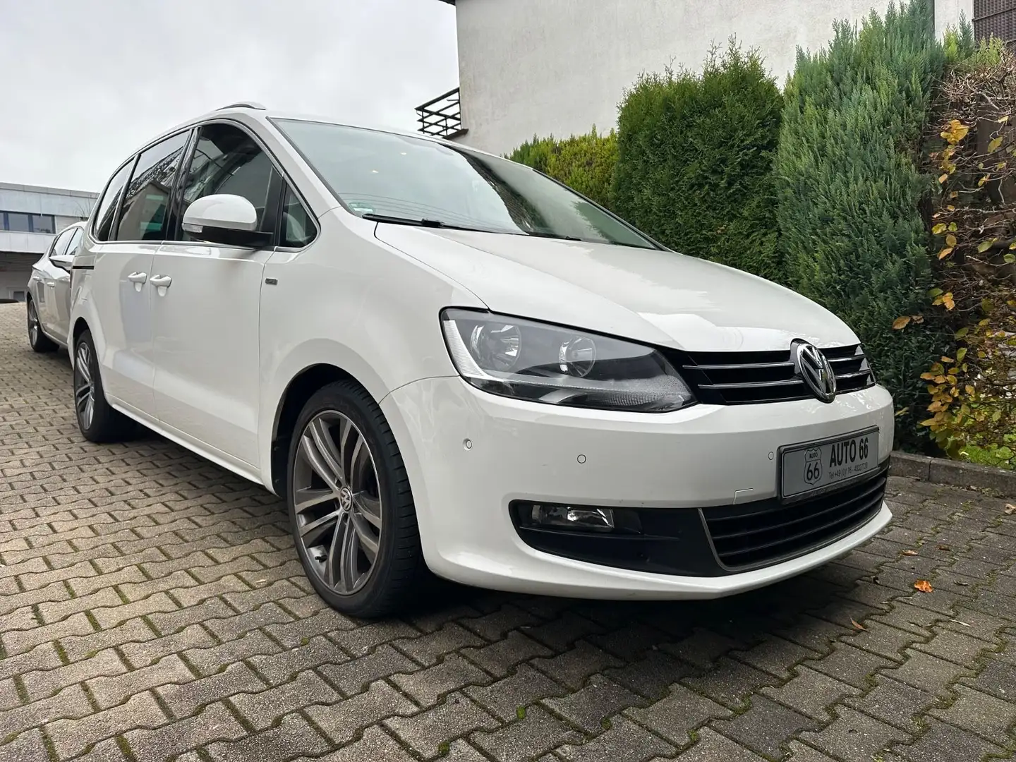 Volkswagen Sharan 2.0 TDI DSG Life|Pano|Navi|AHK |PDC|Tempo Weiß - 1