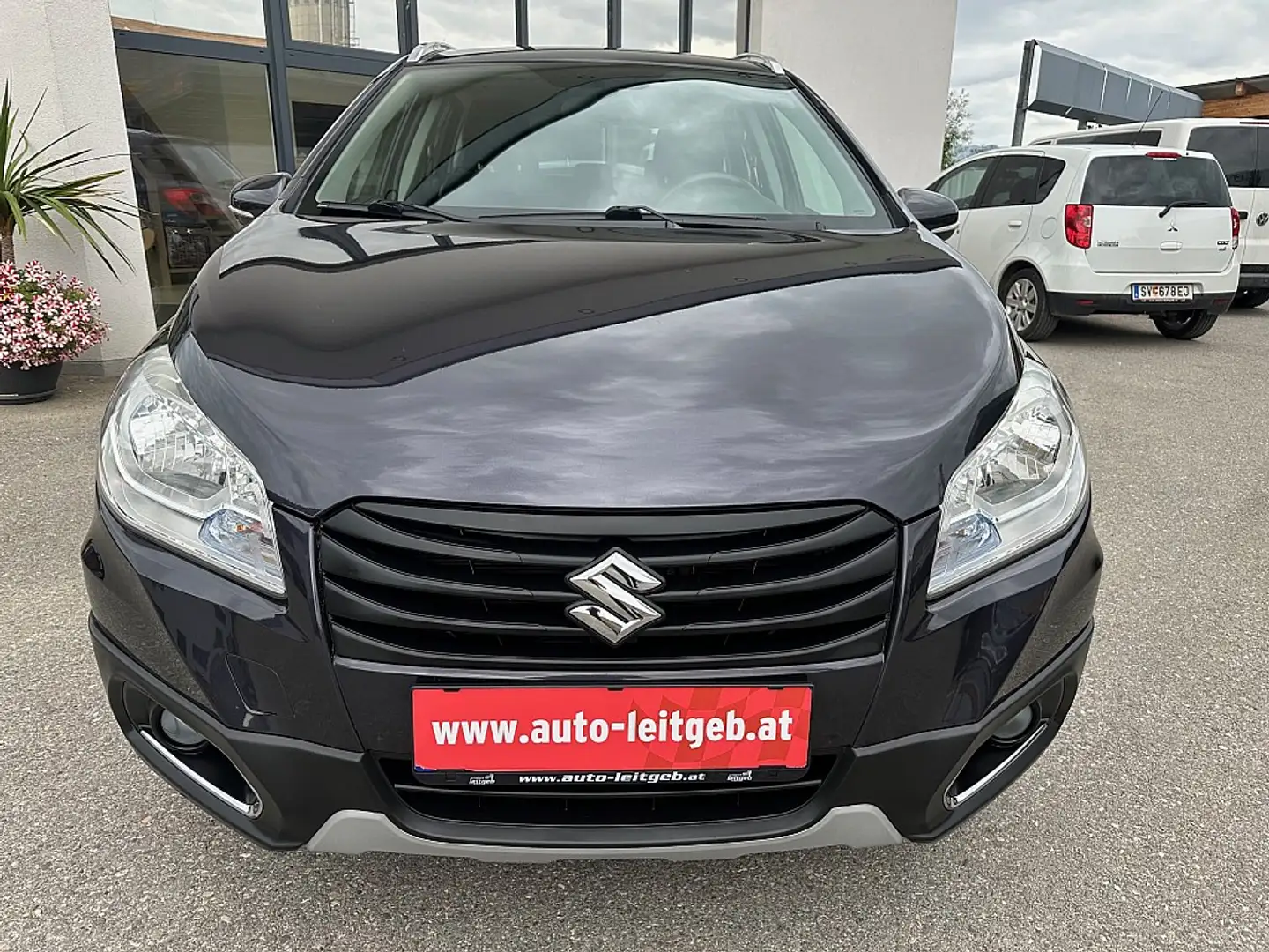 Suzuki SX4 S-Cross 1,6 Allgrip CVT shine Grau - 2