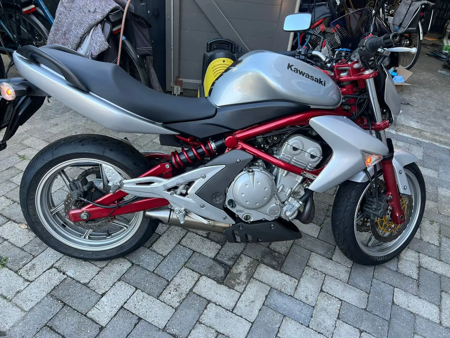 Kawasaki ER - 6 N Zilver - 1