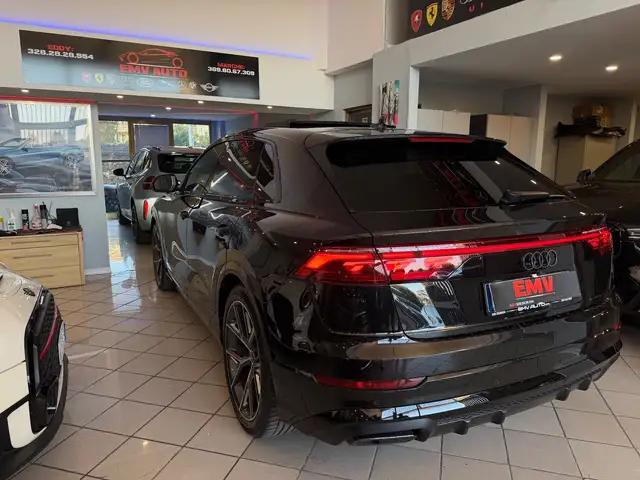 Audi Q8 view 12