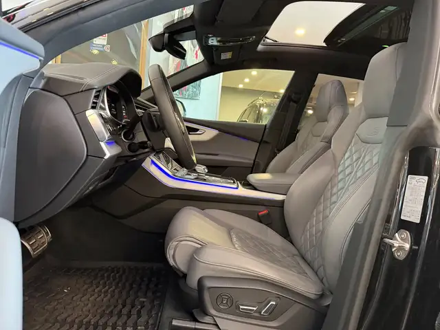 Audi Q8 view 6