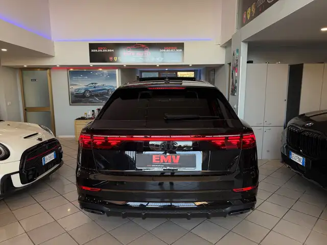 Audi Q8 view 15