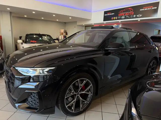 Audi Q8 view 4