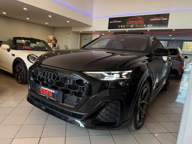 Audi Q8 view 3