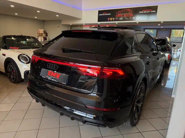 Audi Q8 view 14