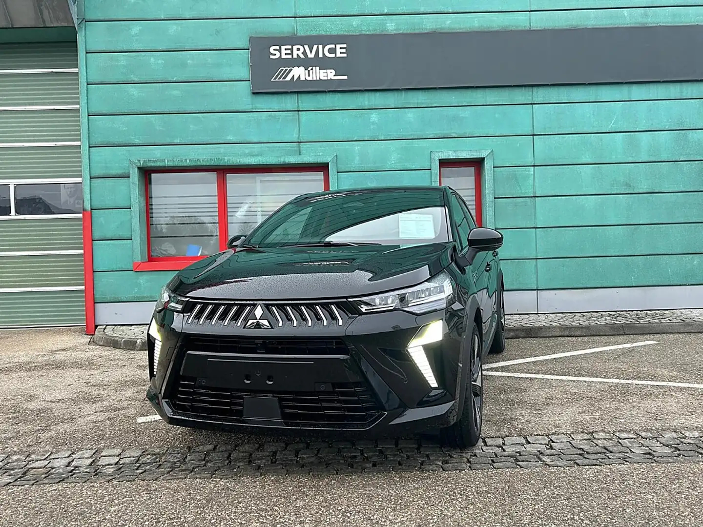 Mitsubishi Grandis 1,8 HEV Intense Aut. Schwarz - 1
