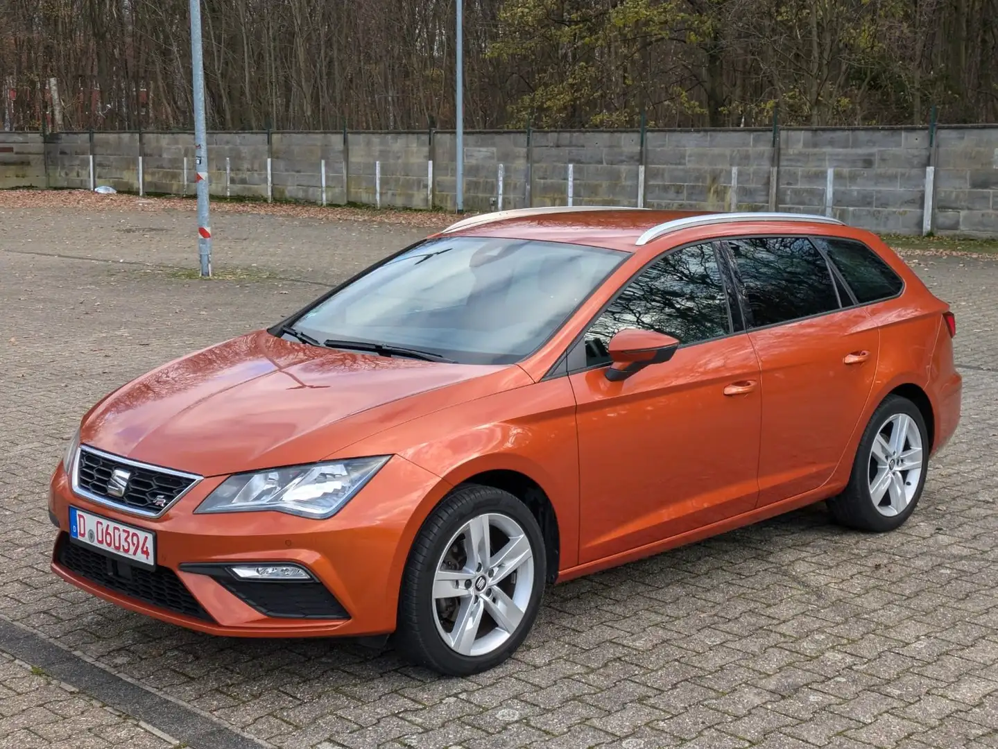 SEAT Leon ST FR AID/ACC/KeyLess/Kamera/LaneAssist/AHK Oranj - 1