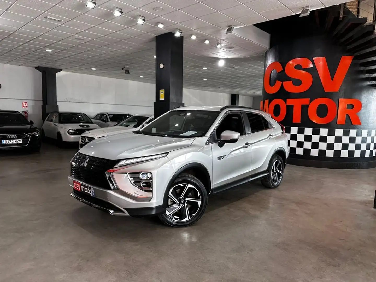 Mitsubishi Eclipse Cross 2.4 PHEV Kaiteki Auto 4WD Plateado - 2