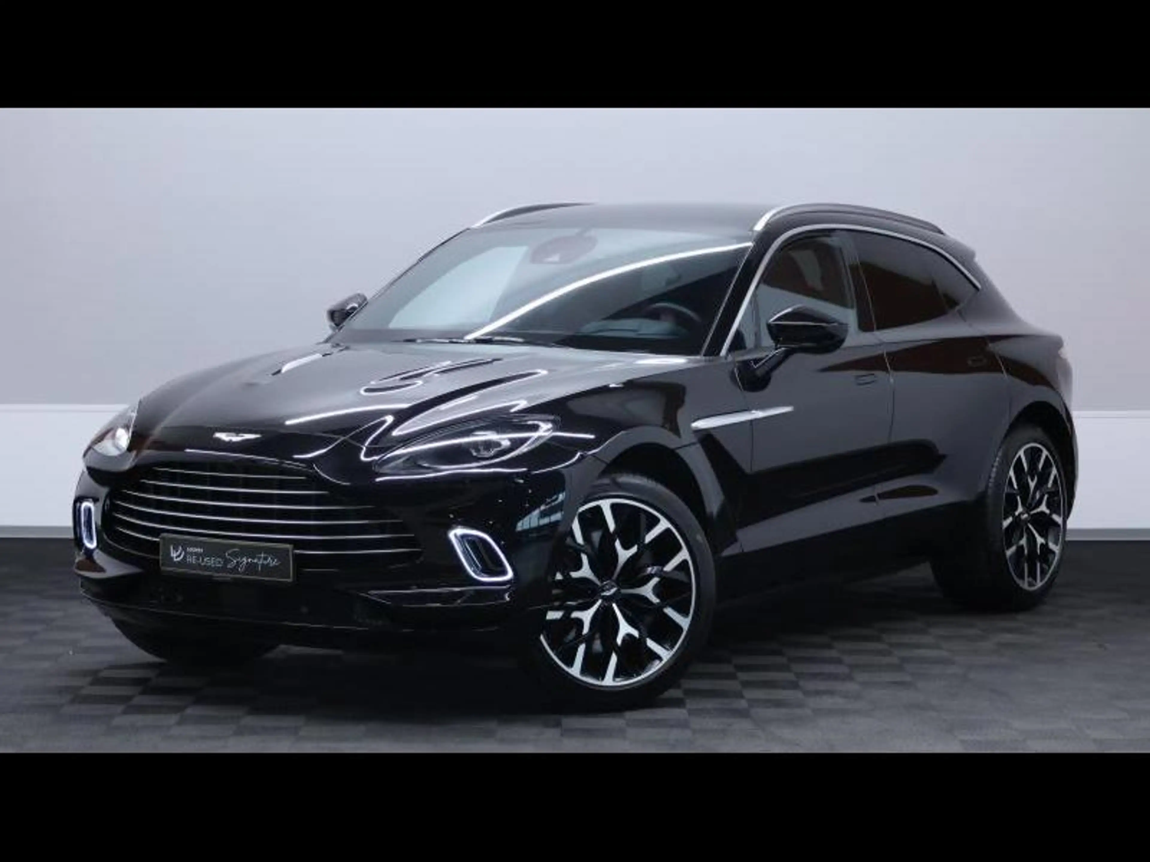 Aston Martin DBX 4.0 V8 550