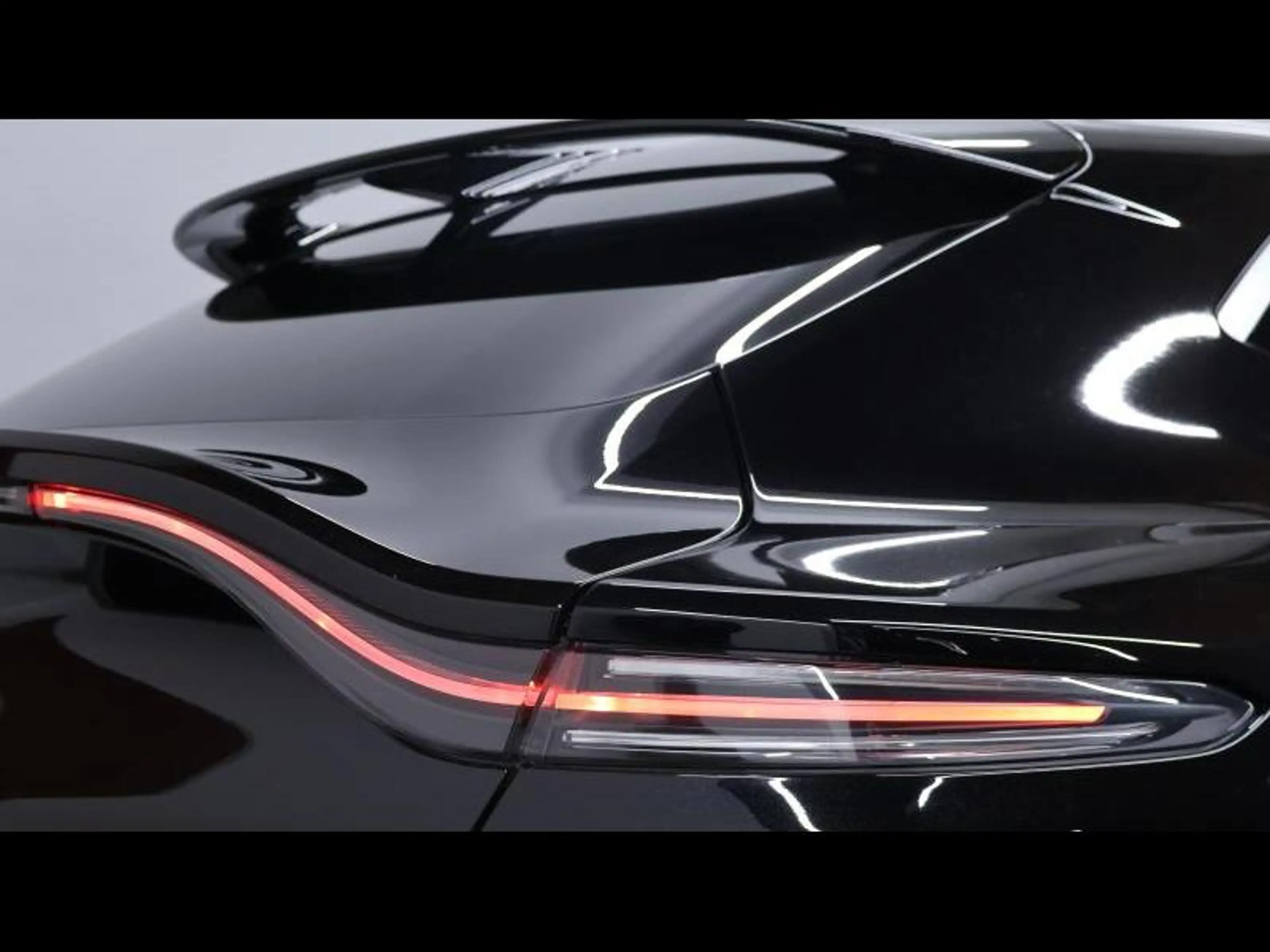 Aston Martin DBX 4.0 V8 550 — photo 9