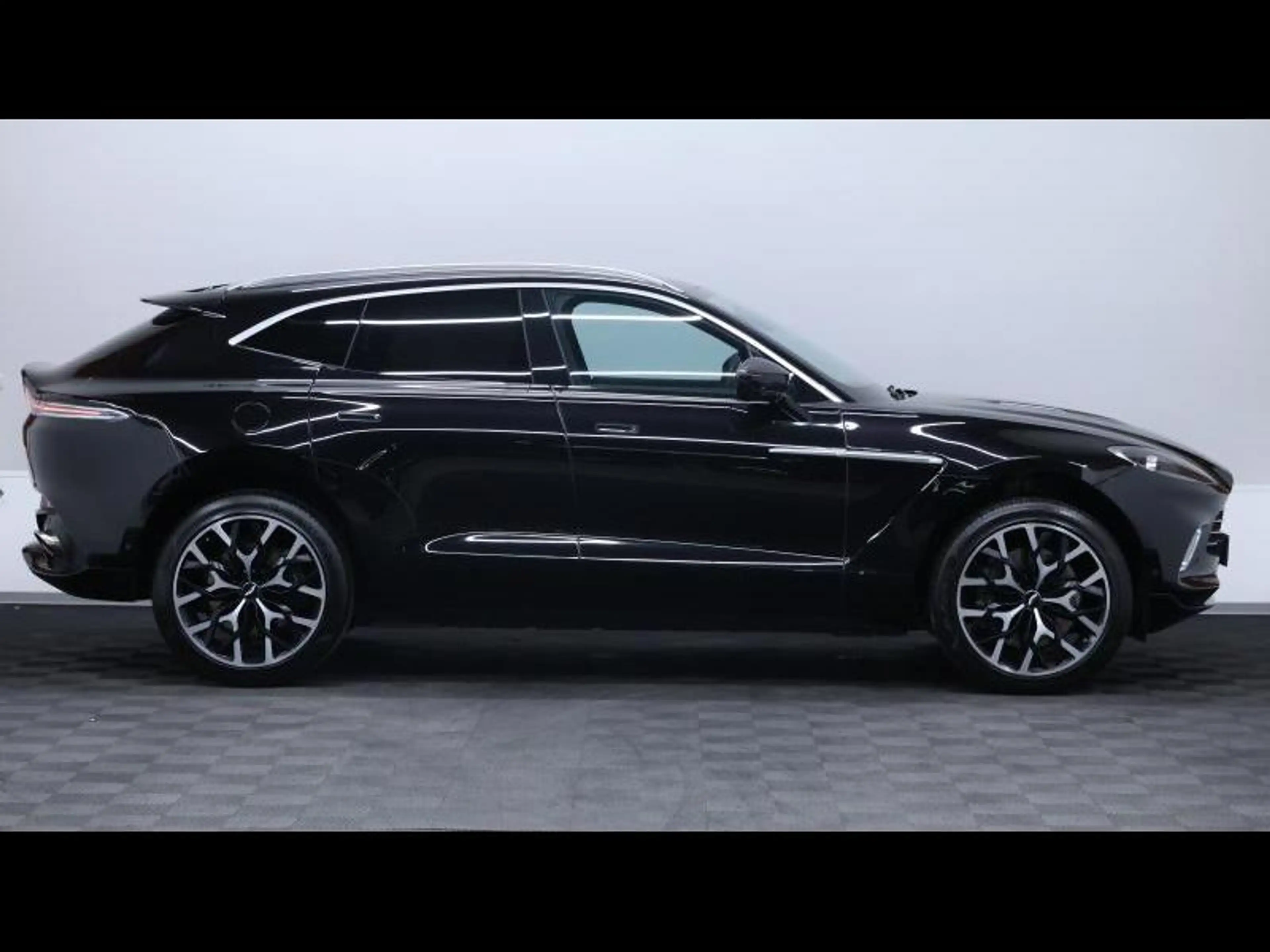 Aston Martin DBX 4.0 V8 550 — photo 4