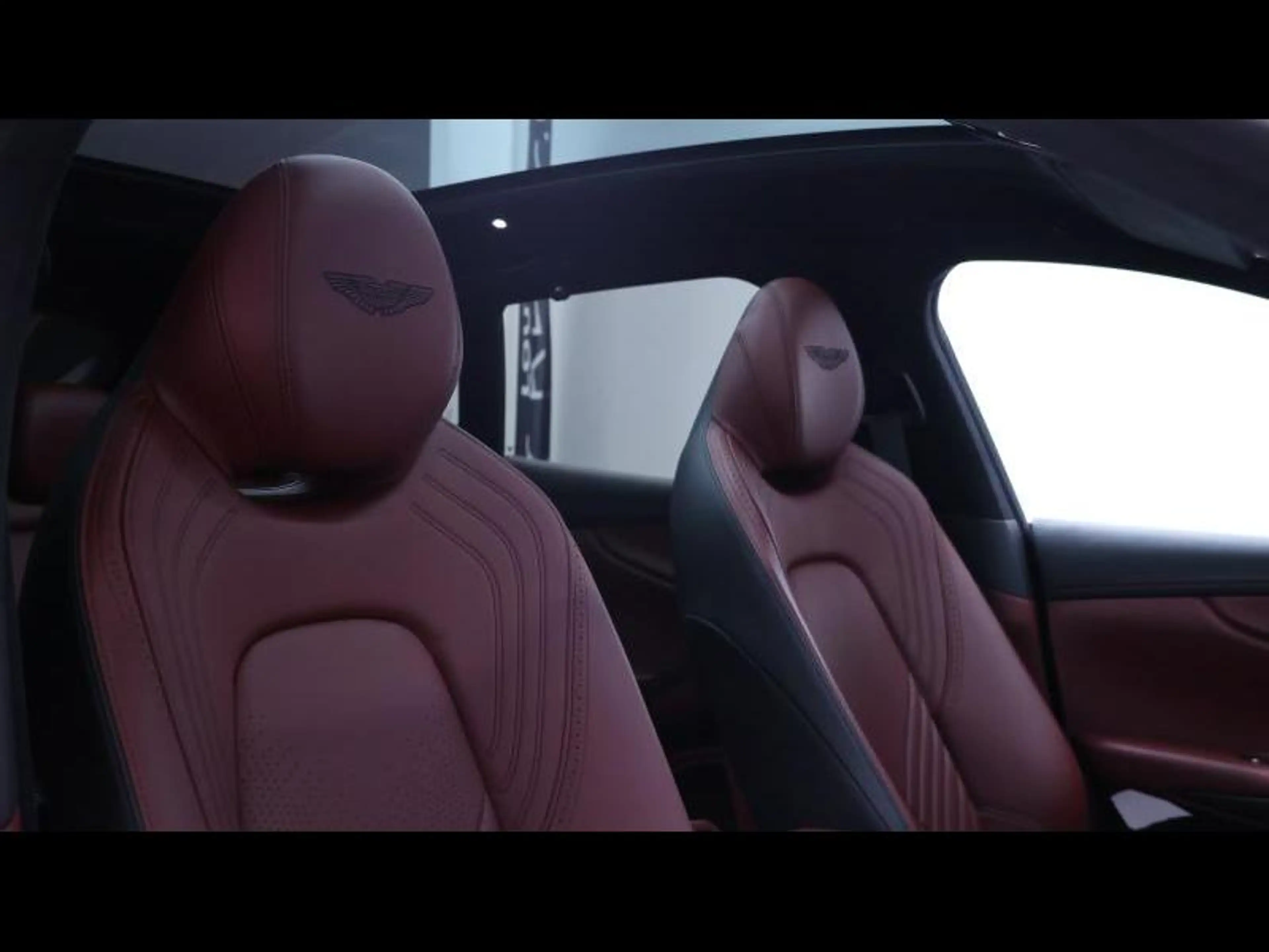 Aston Martin DBX 4.0 V8 550 — photo 12
