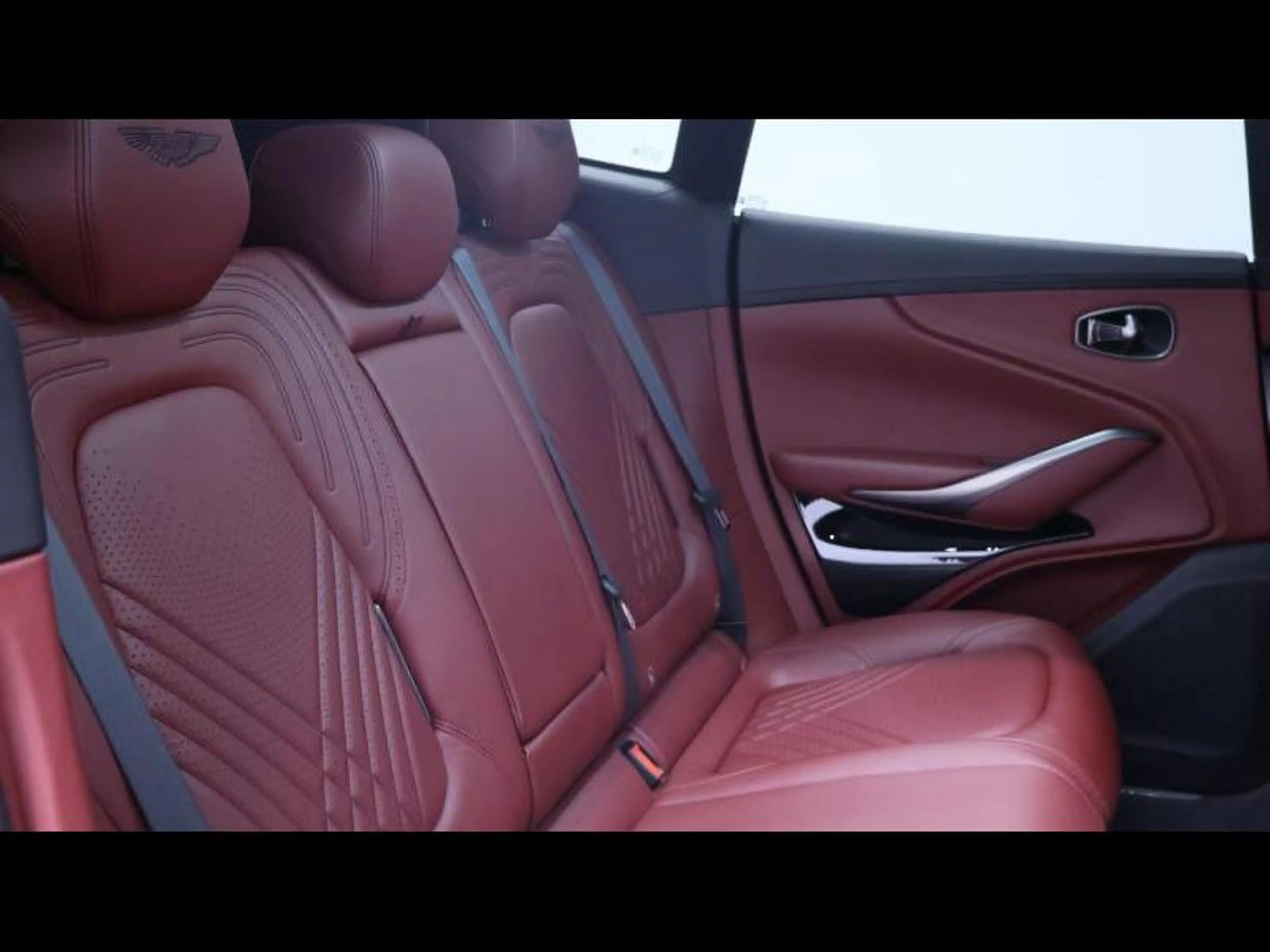 Aston Martin DBX 4.0 V8 550 — photo 14