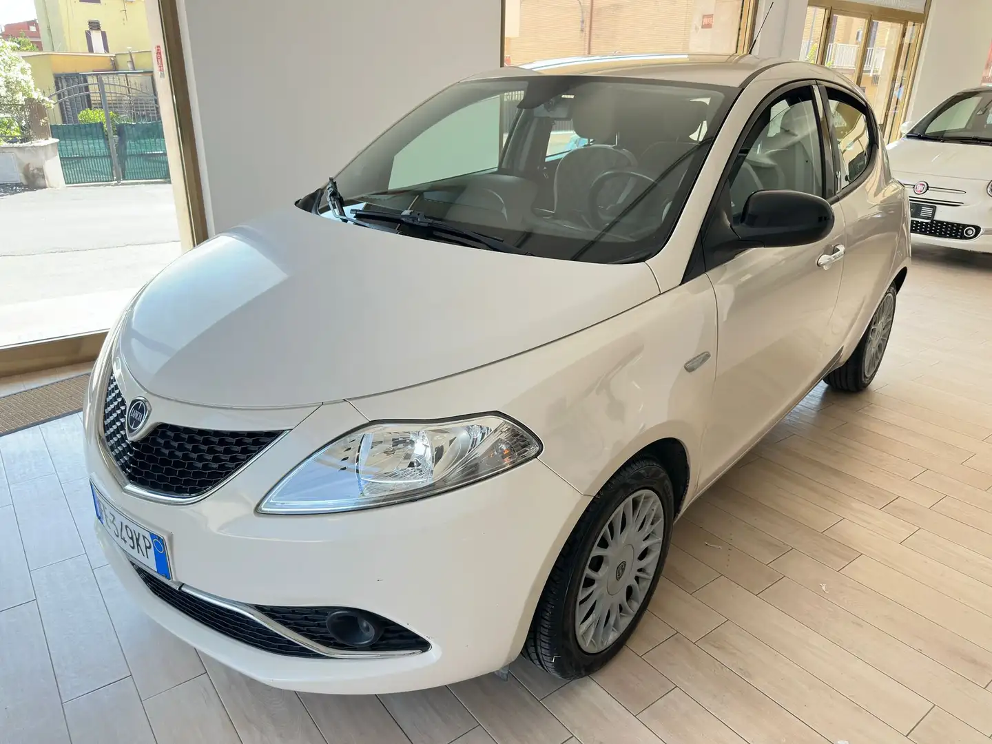 Lancia Ypsilon Ypsilon 1.2 Platinum 69cv Beige - 1