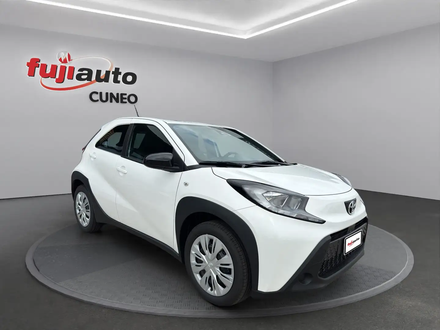 Toyota Aygo X Aygo X - MY '24 5 porte ACTIVE 1.0 VVT-i S-CVT Bianco - 2