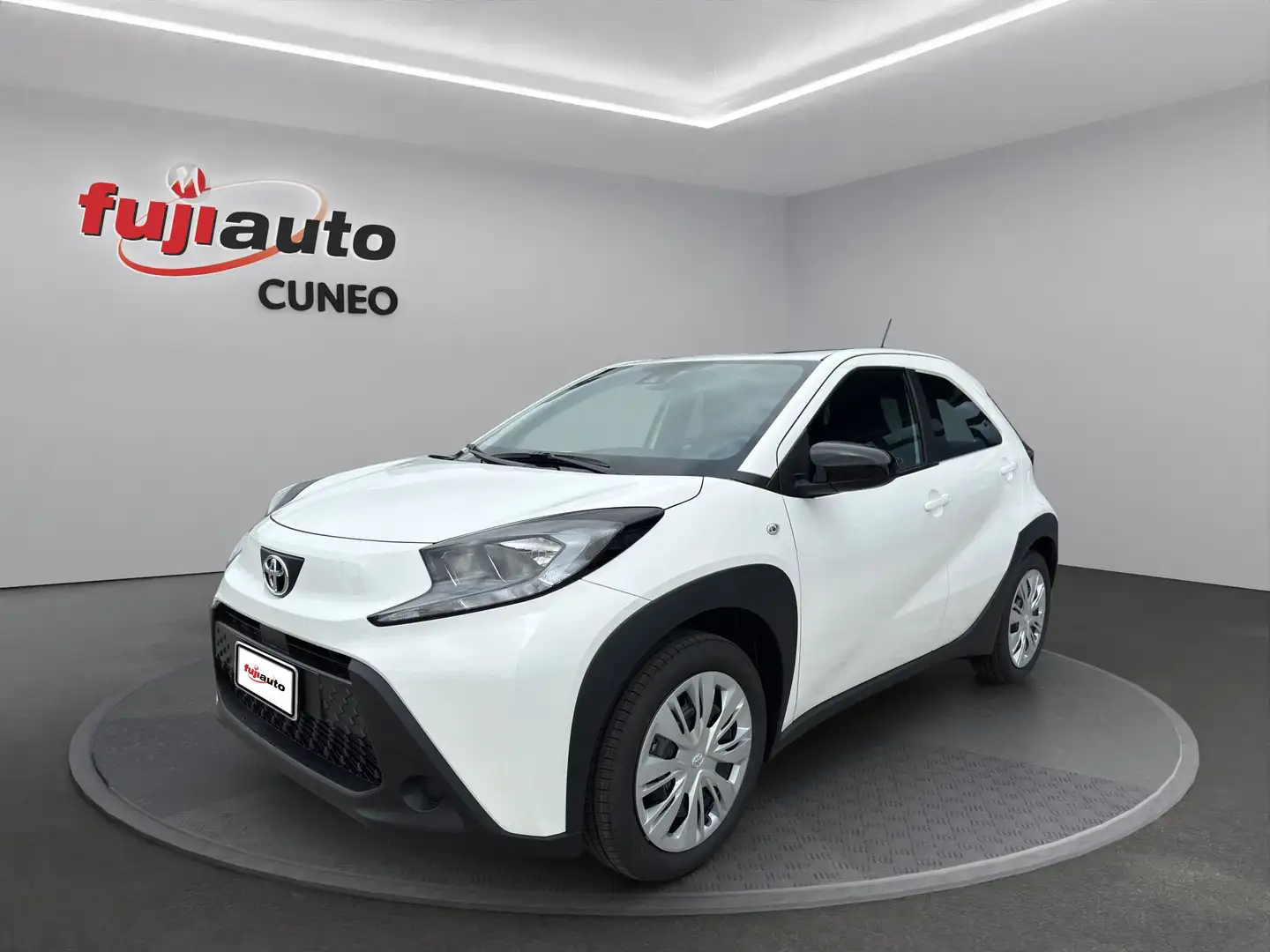 Toyota Aygo X Aygo X - MY '24 5 porte ACTIVE 1.0 VVT-i S-CVT Bianco - 1