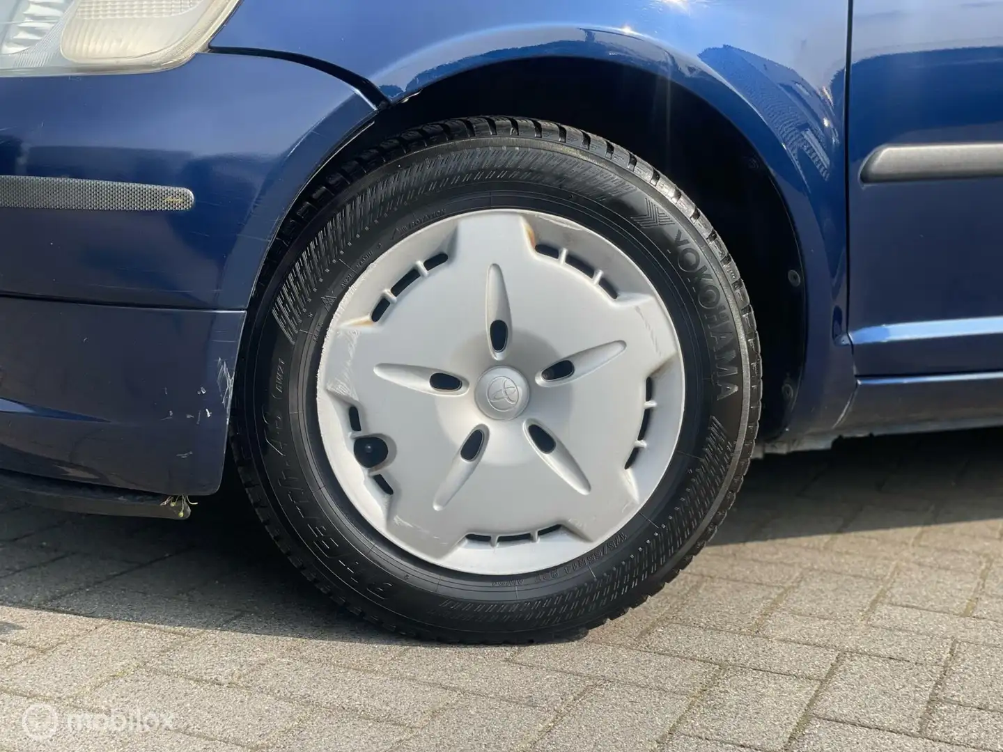 Toyota Yaris 1.3-16V VVT-i YORIN Bleu - 2